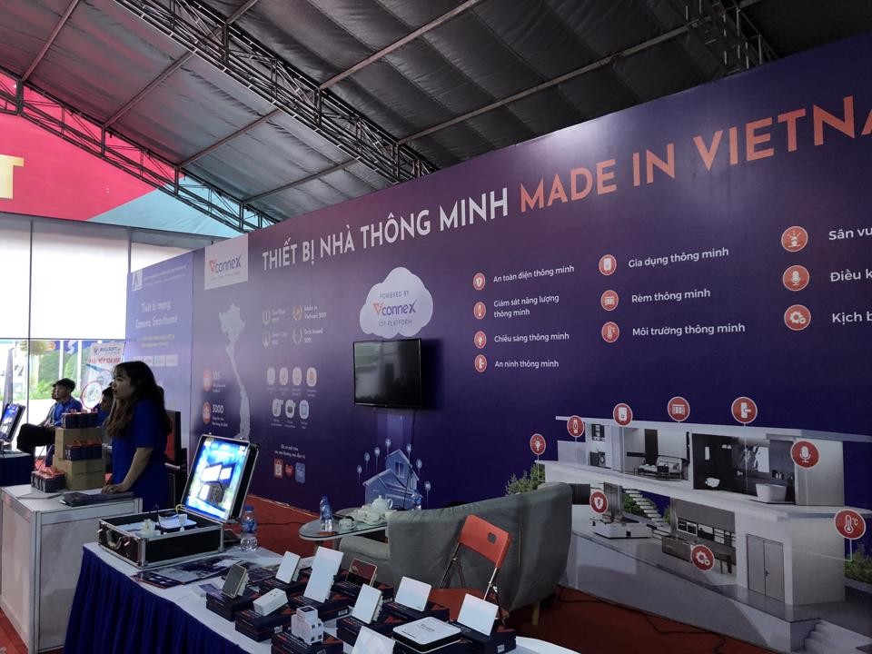 Vật liệu ứng dụng công nghệ mới ‘hút’ khách tại Vietbuild Hà Nội 2022 lần 3