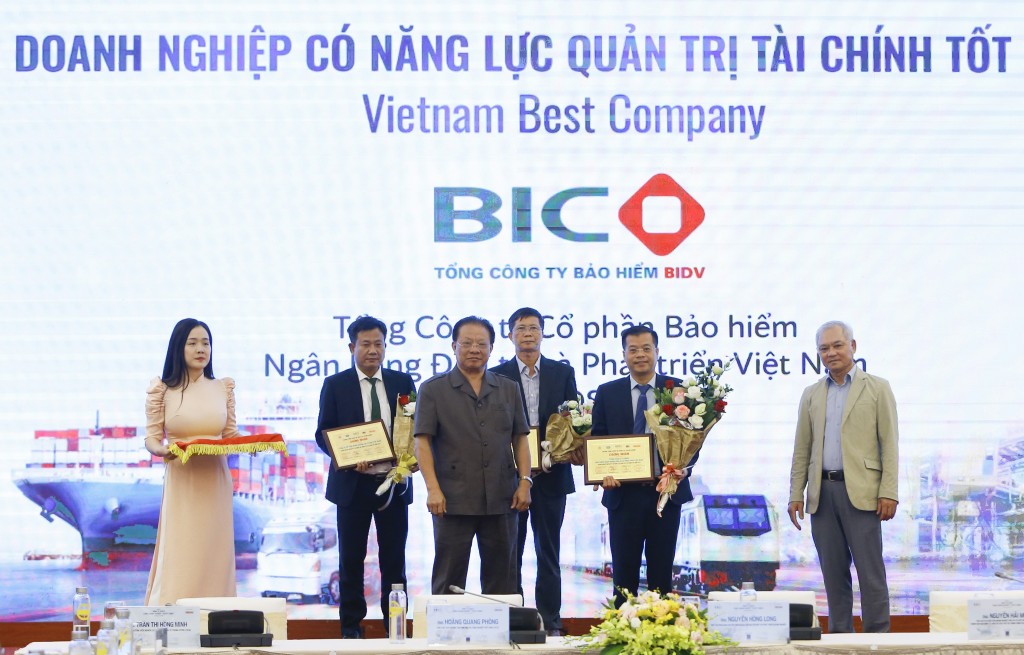 Bảo hiểm BIDV nhận vinh danh Top 15 doanh nghiệp niêm yết có Năng lực Quản trị Tài chính tốt năm 2022.