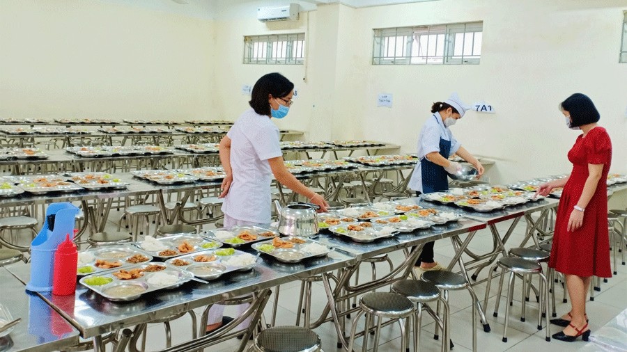 Giám sát chặt chẽ chất lượng bữa ăn bán trú ở trường học