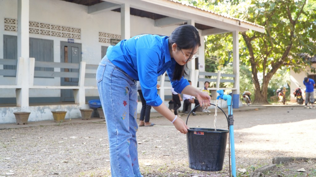 Bức tranh tường đặc biệt gắn kết tình hữu nghị Việt - Lào