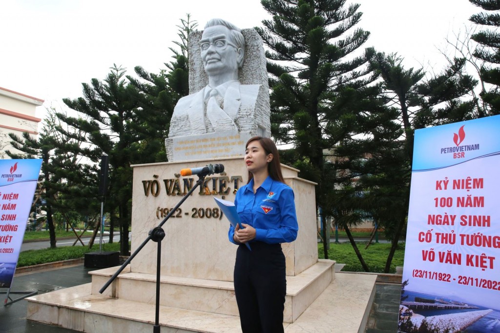 BSR dâng hoa kỉ niệm 100 năm Ngày sinh của cố Thủ tướng Võ Văn Kiệt