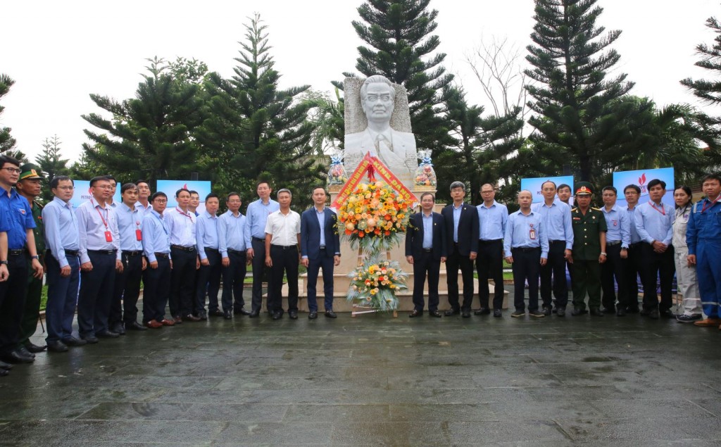 Ban lãnh đạo, người lao động và tuổi trẻ BSR tri ân những đóng góp lớn lao của cố Thủ tướng Võ Văn Kiệt đối với NMLD Dung Quất