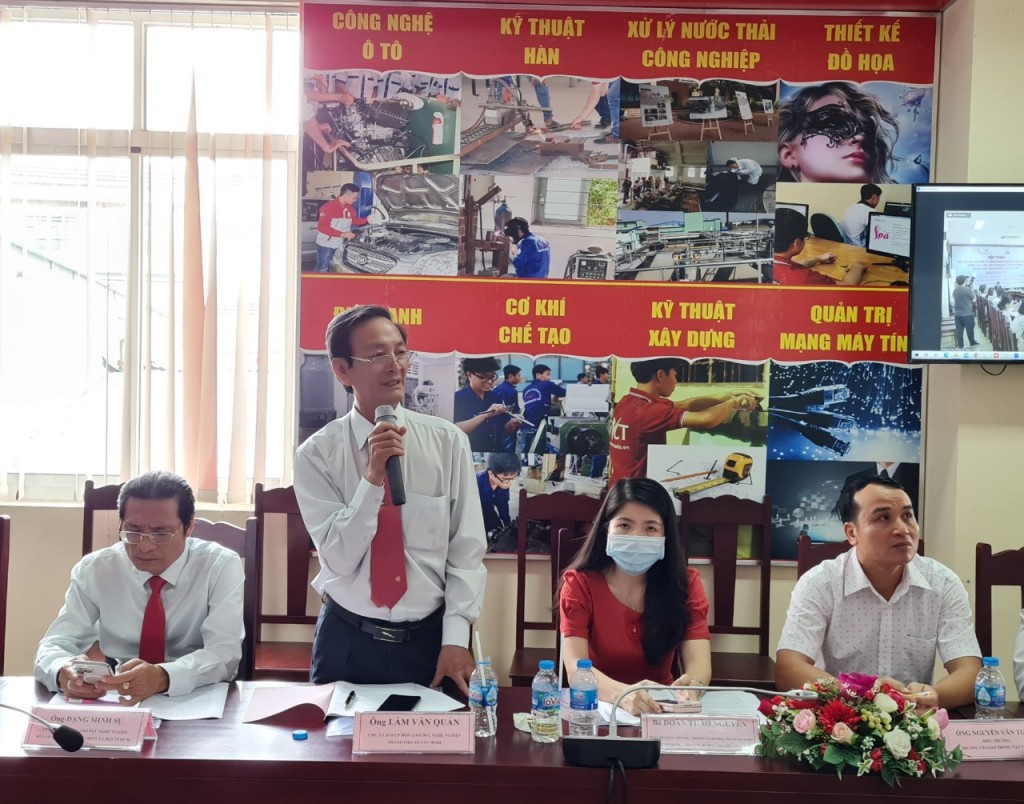 Ông Lâm Văn Quản, Chủ tịch Hiệp hội Giáo dục nghề nghiệp TP HCM chia sẻ thông tin tại Hội thảo
