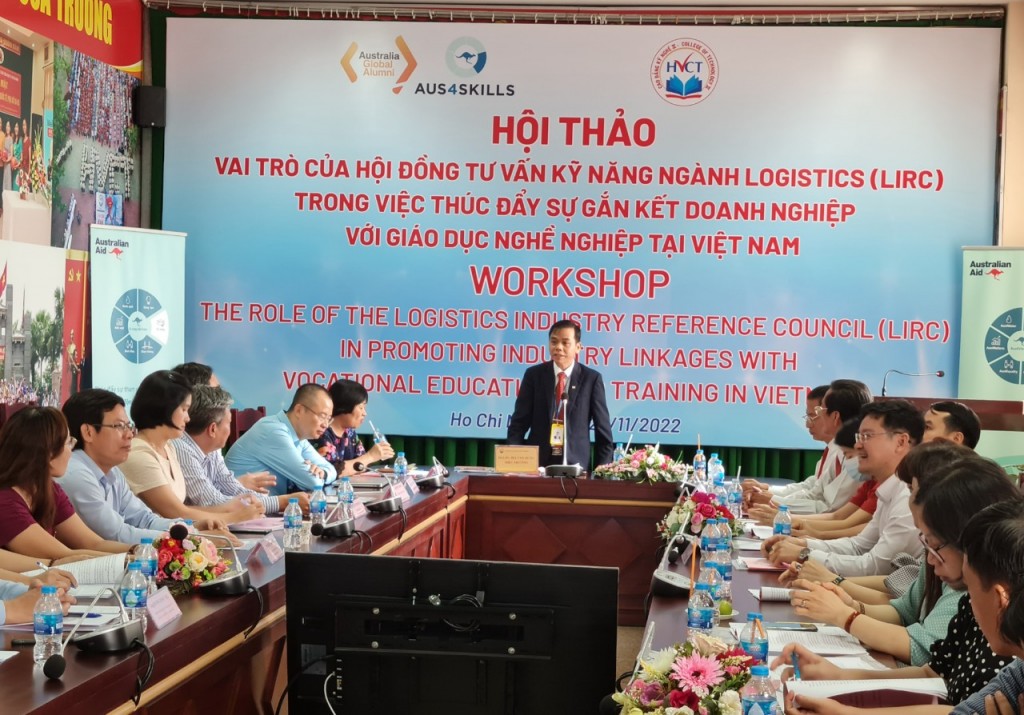 PGS-TS Bùi Văn Hưng phát biểu ý kiến và nêu kết luận về buổi Hội thảo