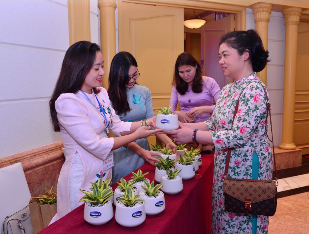 Tại sự kiện, Vinamilk đã gửi tặng những người tham dự cây xanh nhằm lan tỏa tình yêu thiên nhiên và bảo vệ môi trường tới cộng đồng