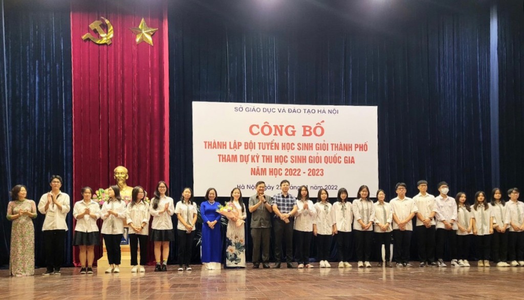 184 học sinh giỏi đến từ 7 trường THPT trên địa bàn thành phố Hà Nội
