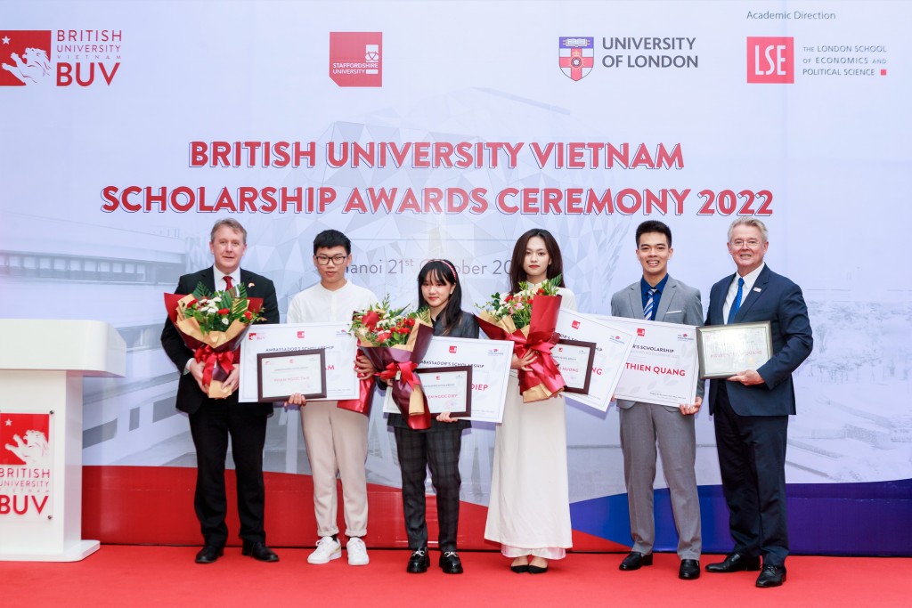 Lễ trao học bổng Đại sứ Vương quốc Anh năm 2022 được tổ chức tại Đại sứ quán Anh tại Việt Nam.