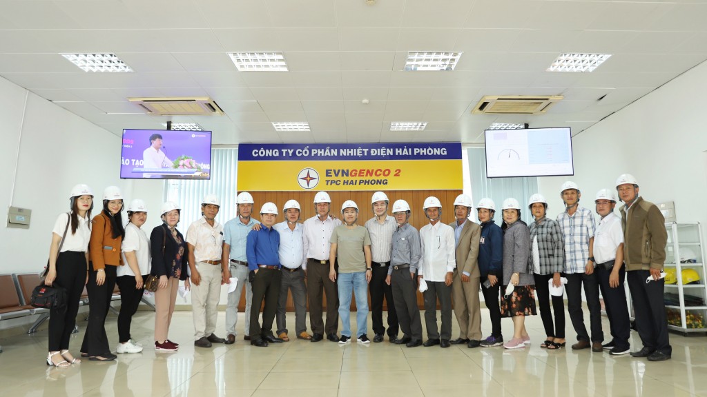 Nhà máy Nhiệt điện Vĩnh Tân 4 tổ chức cho người dân tham quan các tỉnh phía Bắc