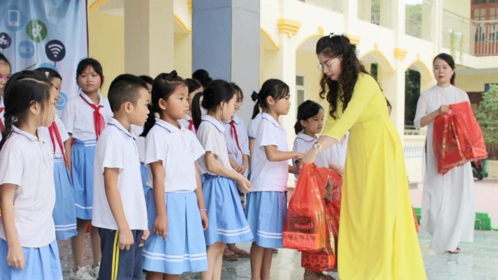 Lan tỏa yêu thương tới những học sinh có hoàn cảnh khó khăn đặc biệt