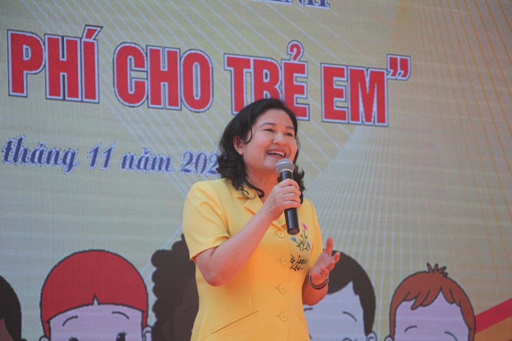 Bà Nguyễn Thị Hà - Thứ trưởng Bộ Lao động - Thương binh và Xã hội phát biểu tại chương trình