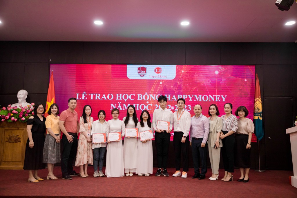 Buổi lễ trao học bổng HappyMoney tại Đại học Kinh tế - Đại học Quốc gia Hà Nội