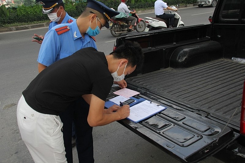 Trong tháng 11, Hà Nội xử phạt 1.452 trường hợp vi phạm về trật tự an toàn giao thông
