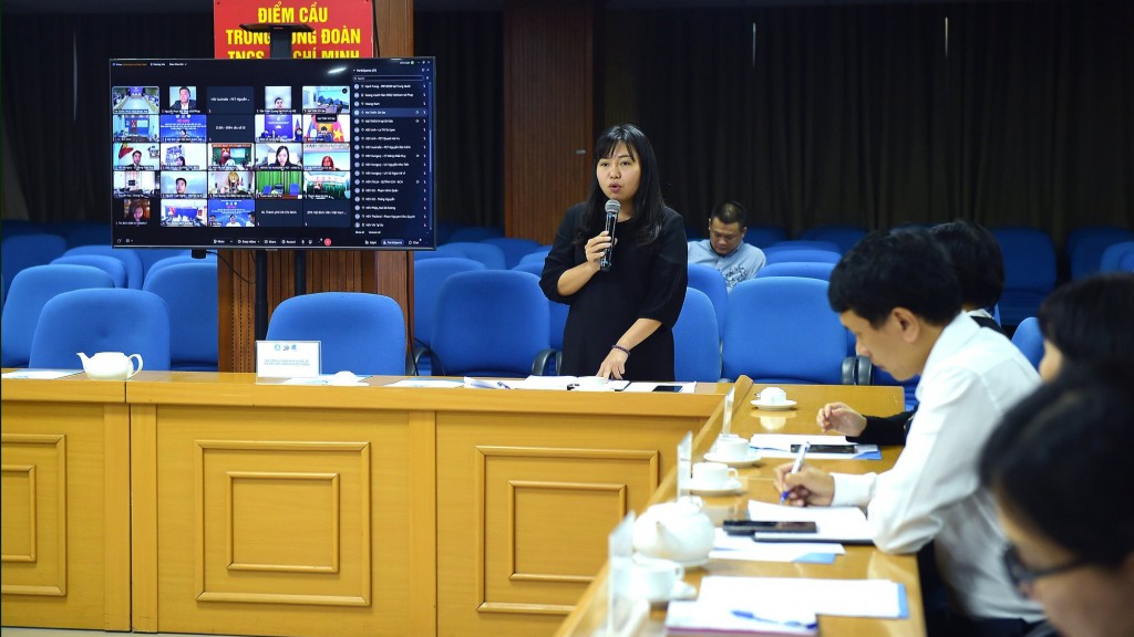Chị Hoàng Thanh Tâm, Phó Chủ tịch Thường trực Hội Sinh viên thành phố Hà Nội chia sẻ tại hội nghị 