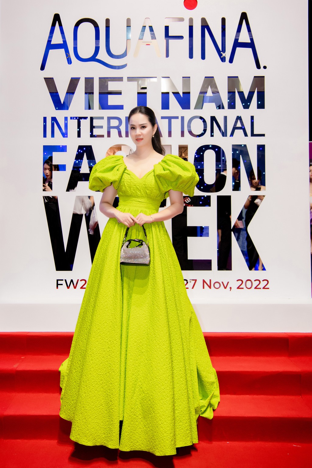 Cựu người mẫu Đinh Hương khoe sắc vóc sau khi sinh con thứ 3