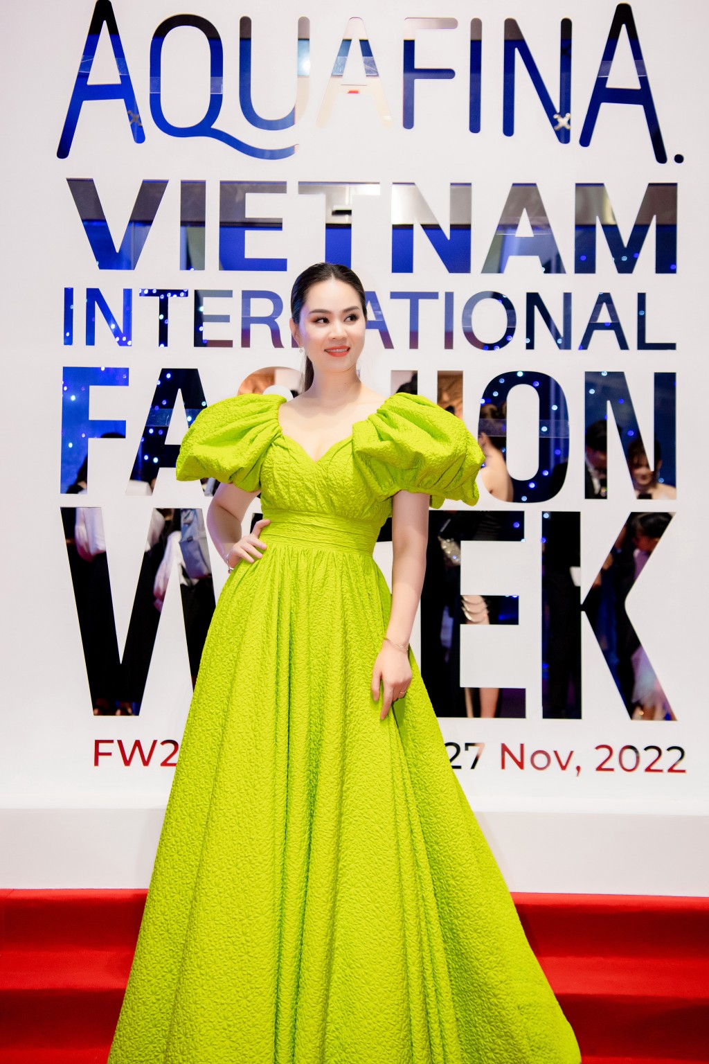 Cựu người mẫu Đinh Hương khoe sắc vóc sau khi sinh con thứ 3