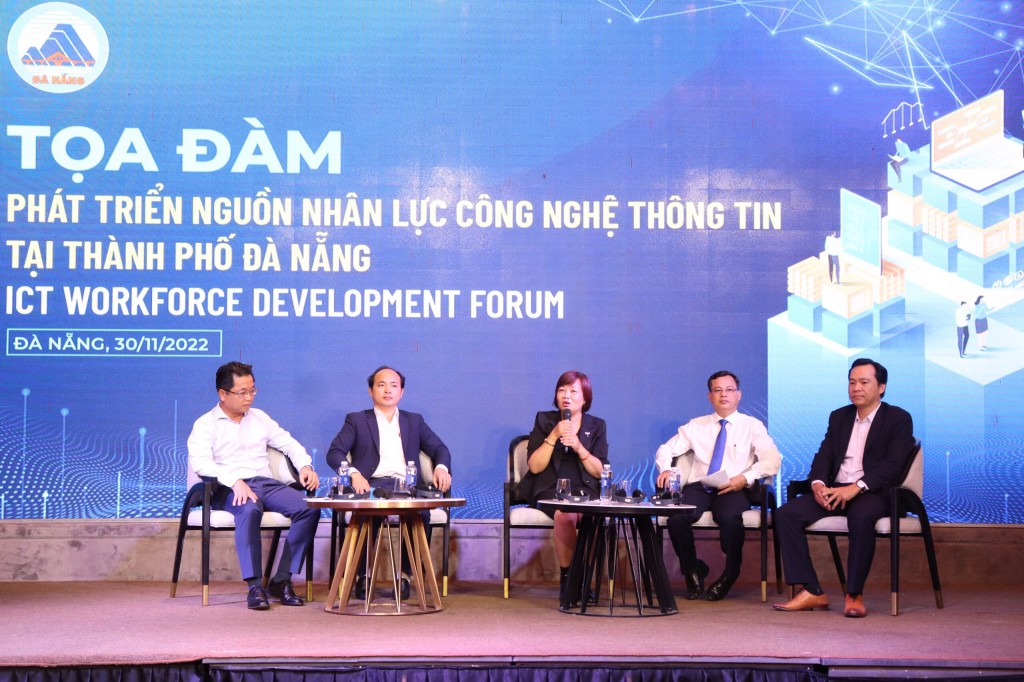 Đại biểu tham dự tọa đàm đã nêu ra các giải pháp và chính sách giải quyết bài toán thiếu hụt nguồn nhân lực CNTT chất lượng cao tại Đà Nẵng   (Ảnh Đ.Minh)