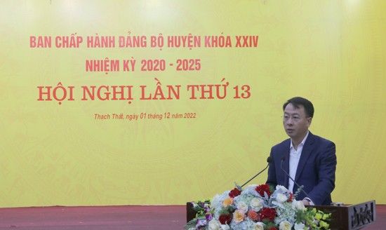 Đồng chí Trần Đình Cảnh- Thành ủy viên- Bí thư Huyện ủy phát biểu kết luận hội nghị