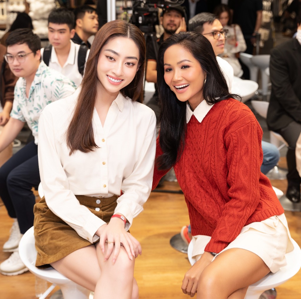 Khoảnh khắc Hoa hậu H_hen Nie và Hoa hậu Lương Thùy Linh tại sự kiện