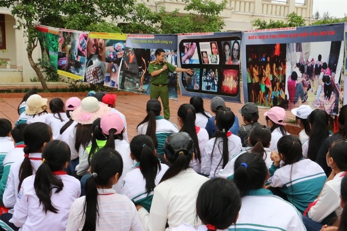 Đẩy mạnh tuyên truyền tác hại ma tuý cho đối tượng học sinh, sinh viên