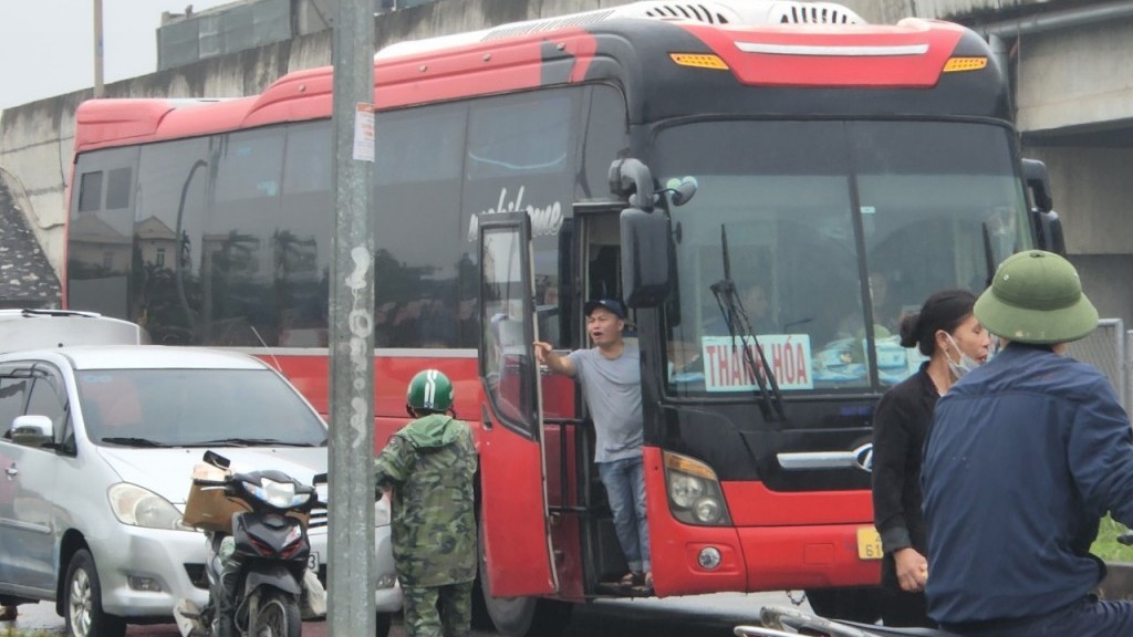 Tình trạng “xe dù, bến cóc” có dấu hiệu gia tăng và diễn biến ngày càng phức tạp