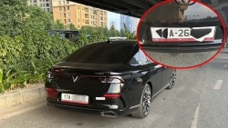 Xử phạt nam tài xế sử dụng băng dính đen che biển số xe ô tô