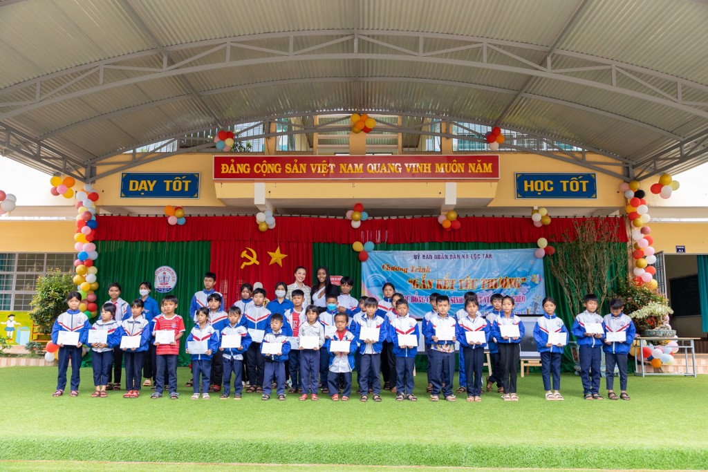 Dàn Hoa hậu, Á hậu quốc tế đổ bộ Lộc Tân (Bảo Lâm, Lâm Đồng) làm thiện nguyện