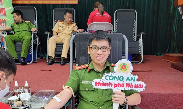 Công an thành phố Hà Nội tổ chức hành trình “Giọt máu nghĩa tình 2022” thu hút hàng trăm cán bộ, chiến sĩ tới hiến máu tình nguyện
