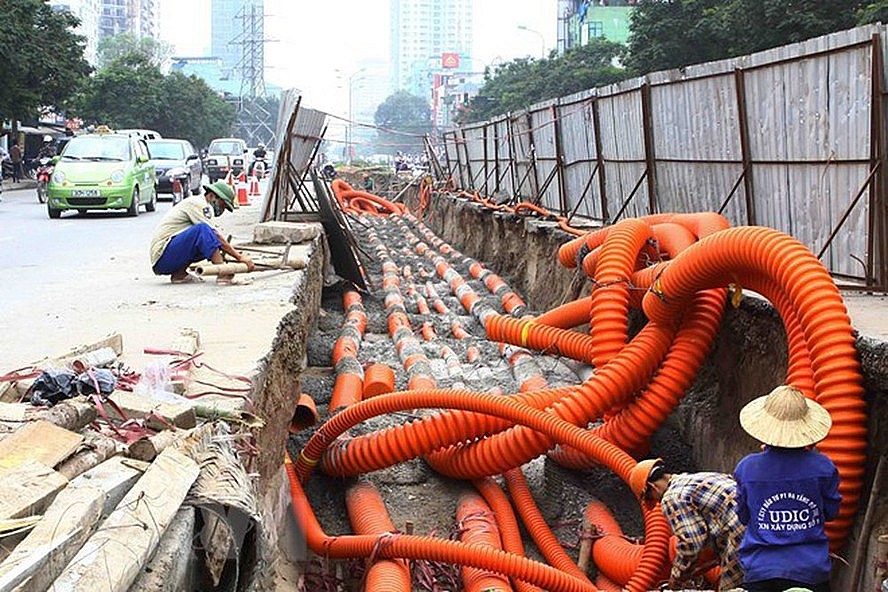 Hà Nội tích cực triển khai kế hoạch ngầm hóa hệ thống đường dây điện