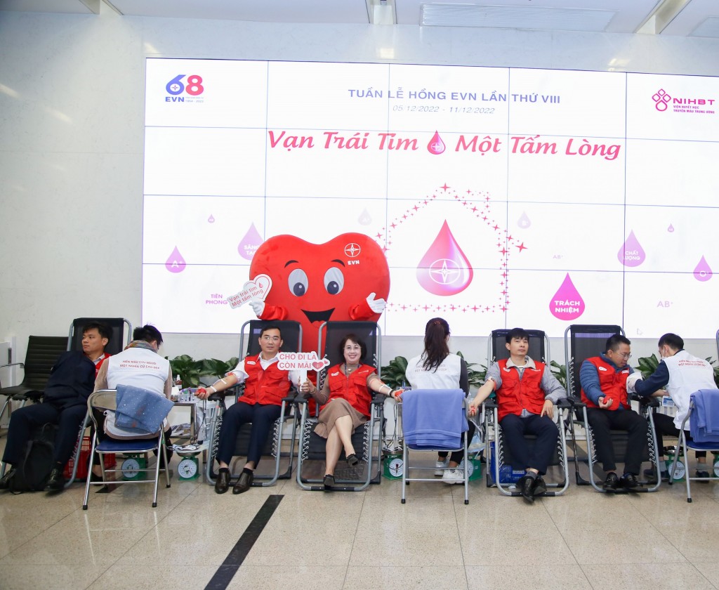 CBCVN EVN tham gia hiến máu tại sự kiện