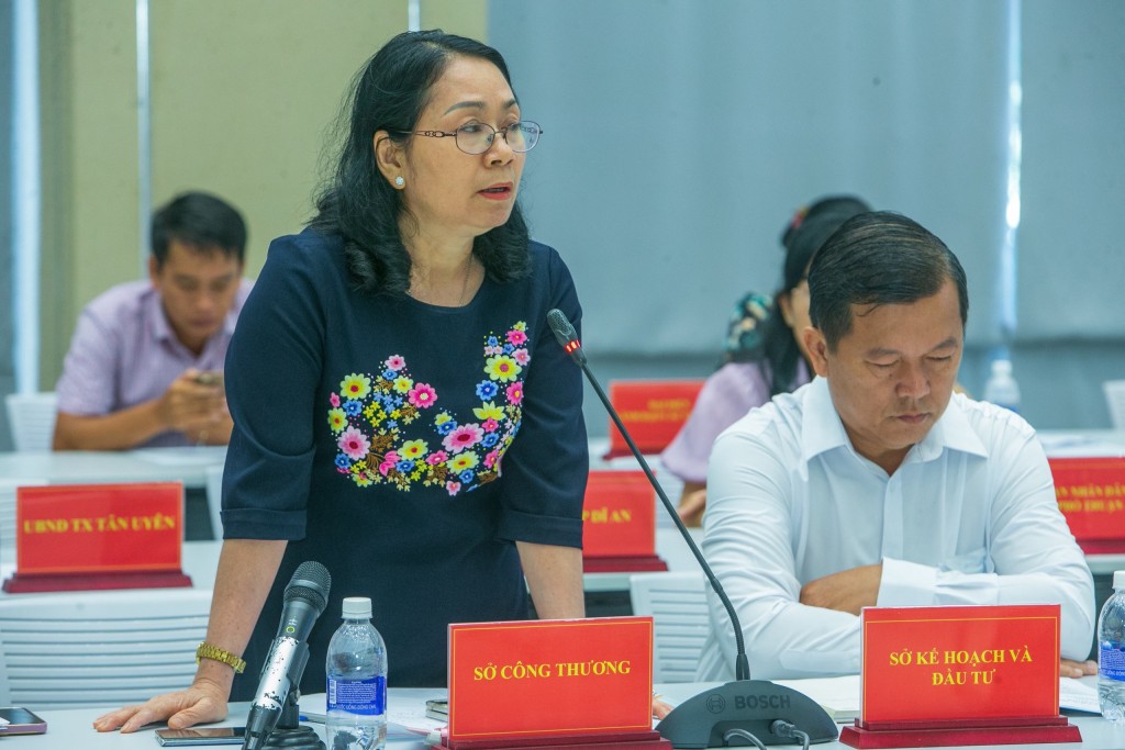 Bà Nguyễn Thanh Hà - Phó Giám đốc Sở Công thương trả lời các câu hỏi lĩnh vực Sở phụ trách