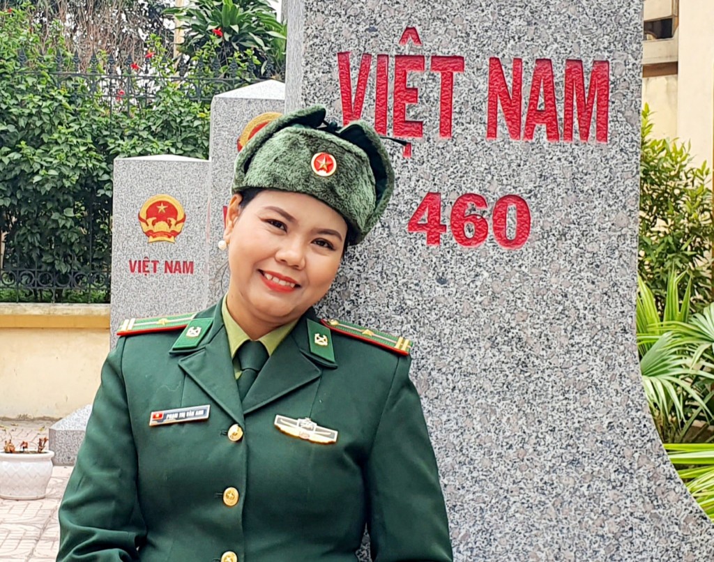 Trung tá, nhà văn Phạm Vân Anh trên các nẻo đường biên cương của Tổ quốc