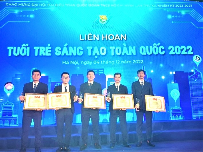 Các tác giả của 5 công trình sáng tạo tại lễ vinh danh