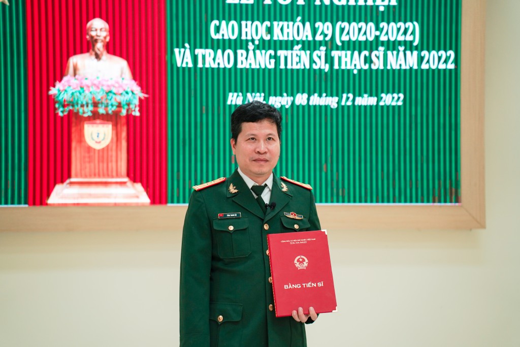 Bác sĩ Tống Hải tại Lễ trao bằng Tiến sĩ chuyên ngành Phẫu thuật Tạo hình - Thẩm mỹ