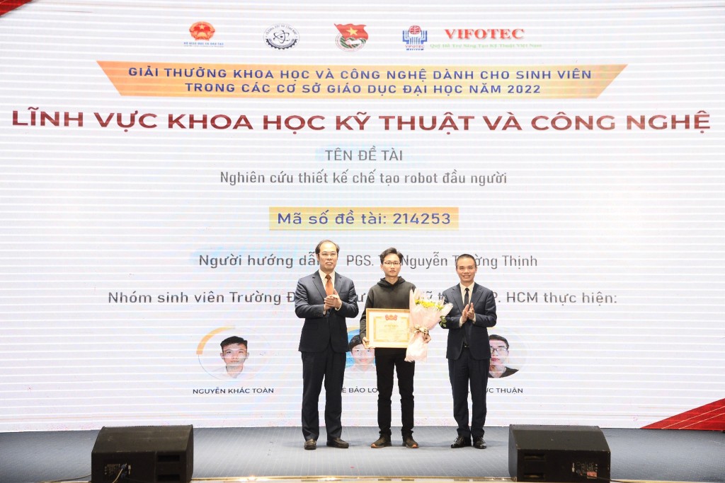 Trao giải và tôn vinh những sinh viên tài năng trong nghiên cứu khoa học