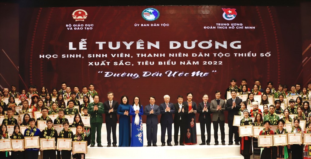 Tuyên dương 142 học sinh, sinh viên, thanh niên DTTS xuất sắc tiêu biểu