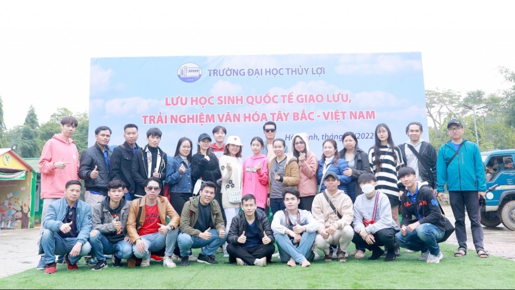 Lưu học sinh quốc tế trải nghiệm thú vị văn hóa Tây Bắc