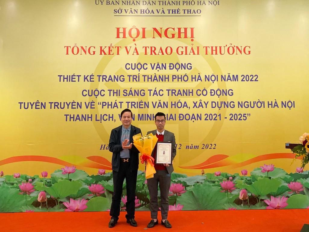 BTC trao giải Nhất Cuộc thi sáng tác tranh cổ động tuyên truyền về “Phát triển văn hóa, xây dựng người Hà Nội thanh lịch, văn minh giai đoạn 2021 - 2025”
