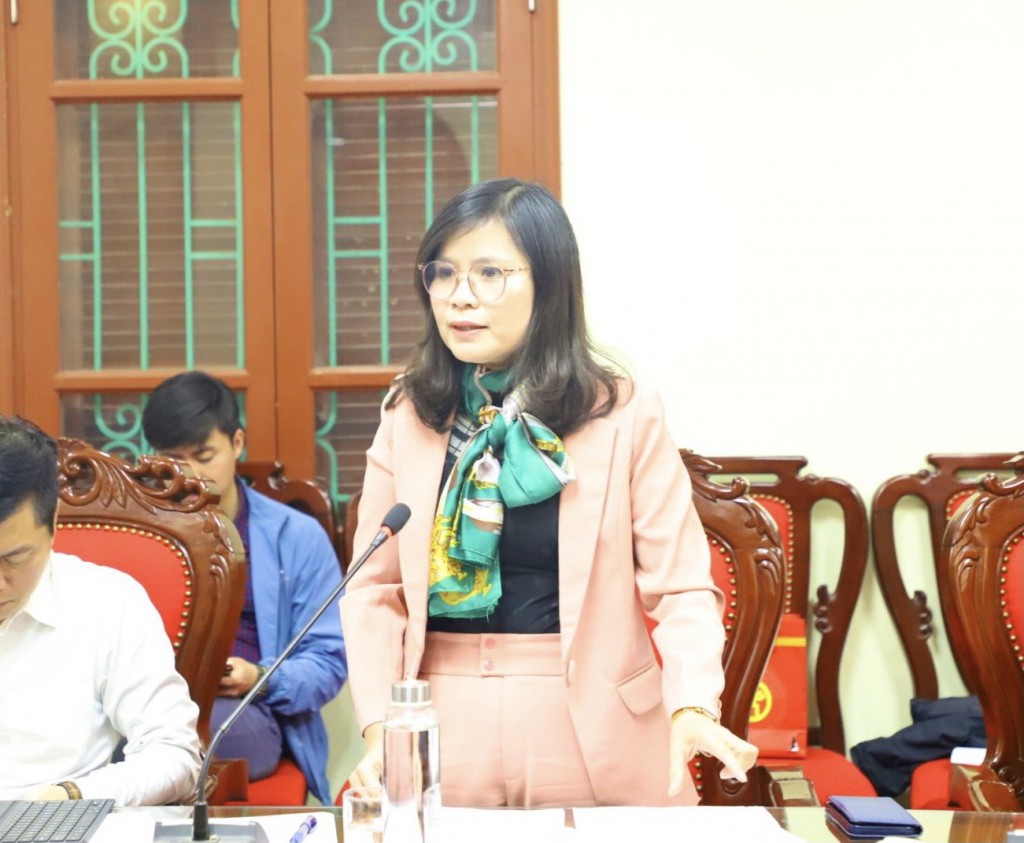 Đồng chí Nguyễn Thị Bích Ngọc - Phó Chủ tịch UBND huyện phát biểu tại hội nghị