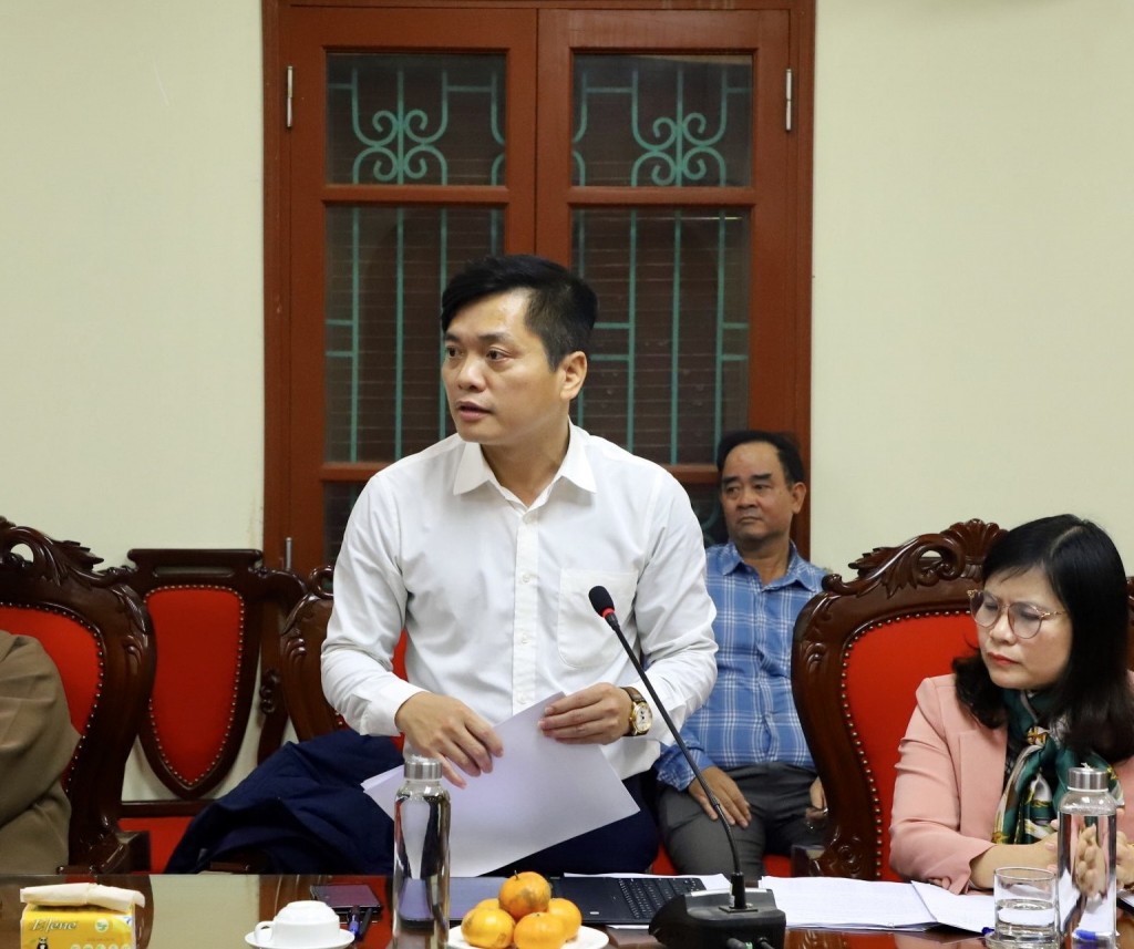 Đồng chí Phạm Quang Thái - Trưởng phòng Văn hóa và Thông tin báo cáo tại hội nghị