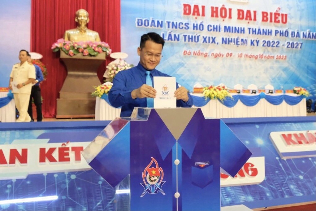 Bí thư Thành đoàn Đà Nẵng - Nguyễn Mạnh Dũng nhấn mạnh mục tiêu của công tác Đoàn và phong trào thanh thiếu niên TP Đà Nẵng nhiệm kỳ đến xây dựng thế hệ thanh thiếu niên phát triển lành mạnh, toàn diện (Ảnh Đ.Minh)