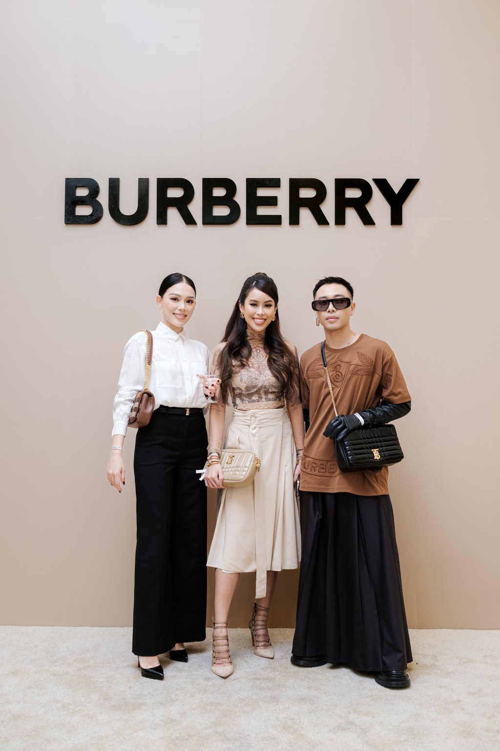 Tiên Nguyễn khẳng định thần thái doanh nhân trẻ tuổi tại sự kiện của Burberry