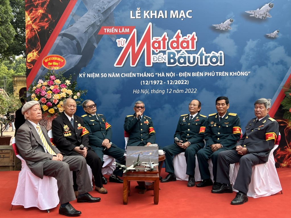 Khai mạc triển lãm 