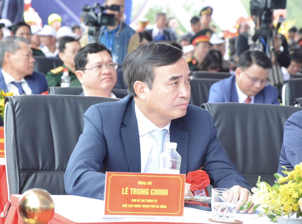 Chủ tịch UBND TP Đà Nẵng Lê Trung Chinh cho biết, TP Đà Nẵng tập trung xây dựng chính sách ưu tiên nguồn lực, chú trọng phát triển 5 lĩnh vực mũi nhọn của thành phố, trong đó có lĩnh vực cảng biển (Ảnh Đ.Minh)