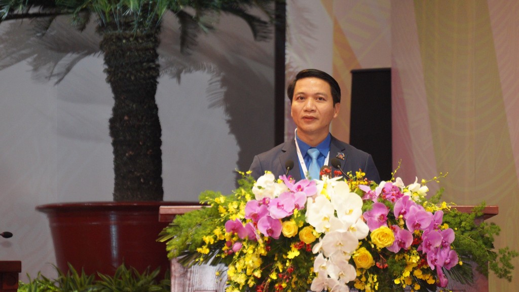 Đồng chí Nguyễn Ngọc Lương, Bí thư Thường trực Trung ương Đoàn, Chủ tịch Hội LHTN Việt Nam trình bày diễn văn khai mạc Đại hội