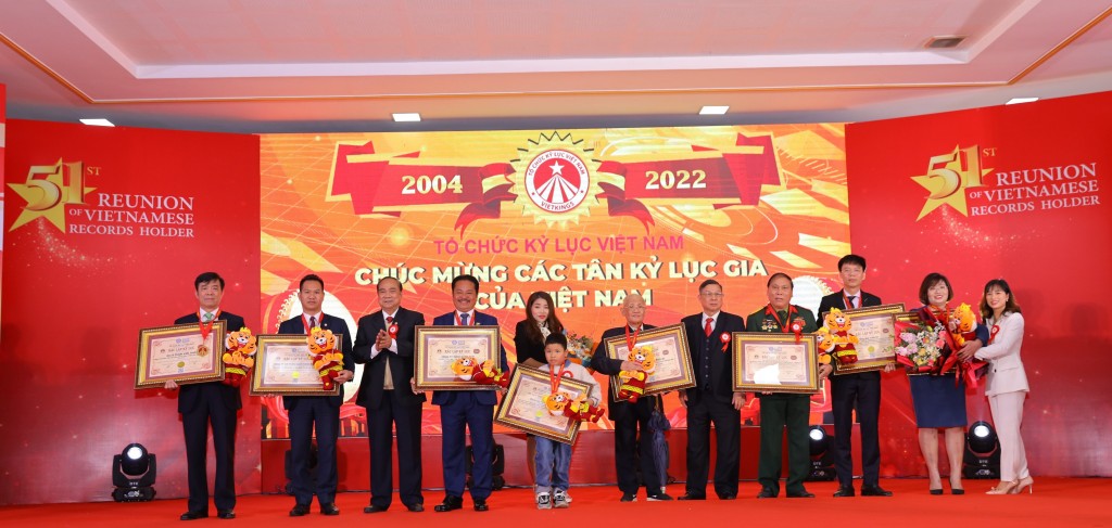 BTC trao các Kỷ lục Việt Nam mới