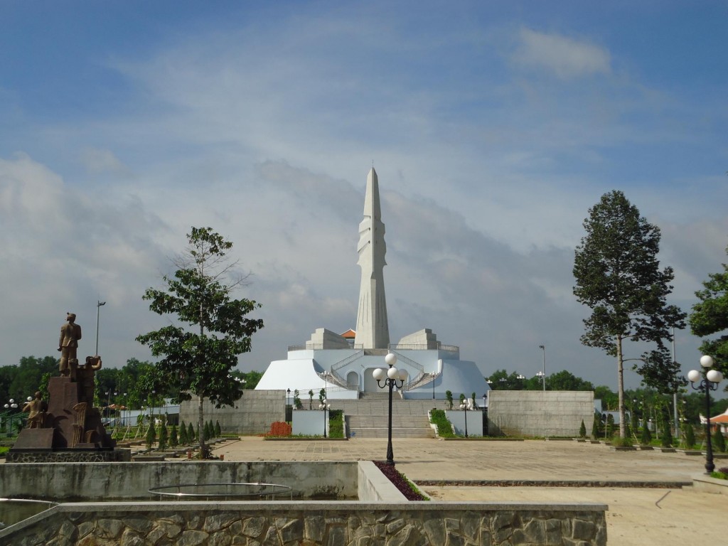 Di tích địa đạo Tam Giác Sắt Bình Dương