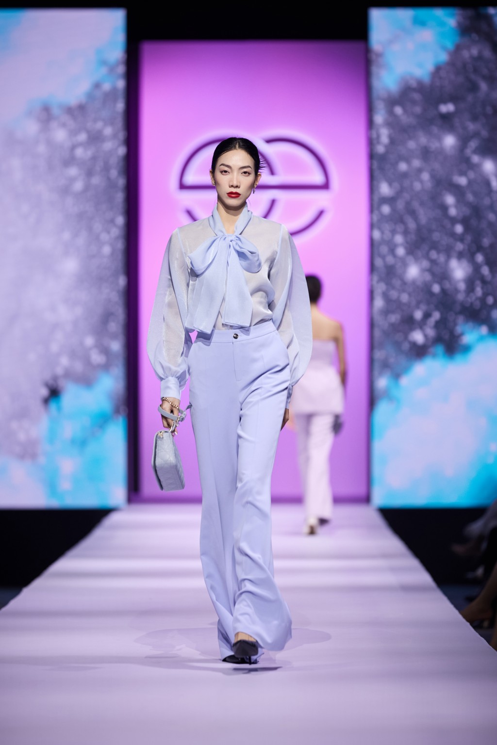 For Elise - Reach Further mang tới BST mở màn xu hướng thời trang 2023