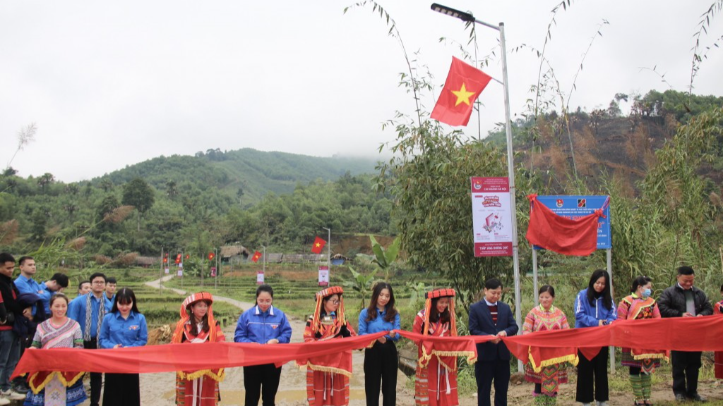 Khánh thành công trình “Thắp sáng đường quê” chào mừng thành công Đại hội Đoàn