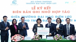 PVcomBank ký kết hợp tác và trao học bổng toàn phần tới sinh viên Đại học Điện lực