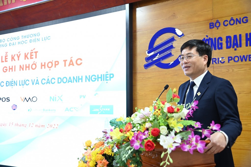 , Tiến sĩ  Nguyễn Lê Cường - Phó Hiệu trưởng Trường Đại học Điện lực phát biểu